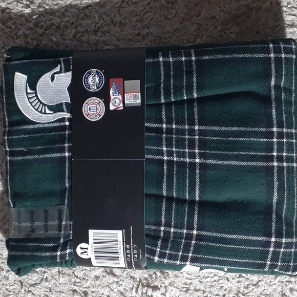 Women's Michigan Spartans Flannel Pajama Set - Picture 2 of 5